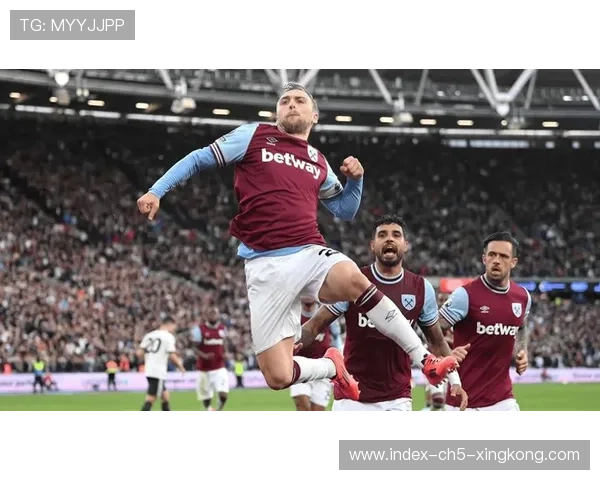 西汉姆联前场抢断连连成功，鲍文力压对手完成关键终结