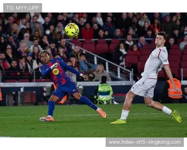 巴萨替补的穿插跑动创造空档,前锋补射建功 巴萨替补的穿插跑动创造空档,前锋补射建功